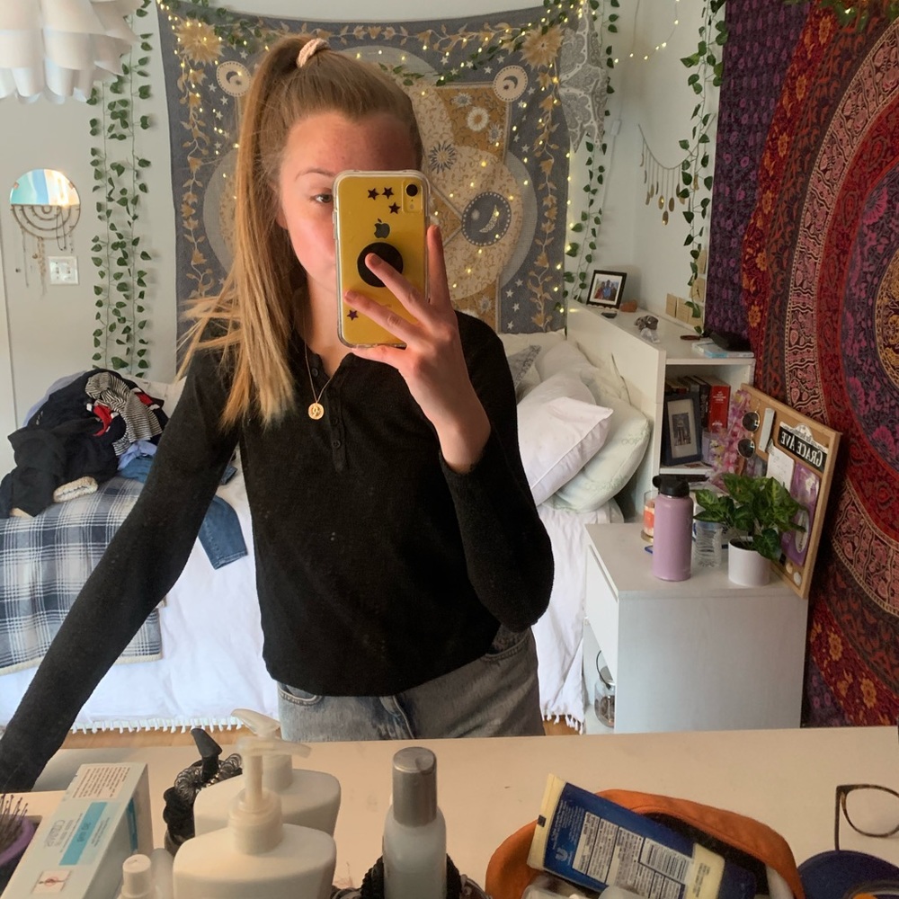 Brandy Melville Button up top